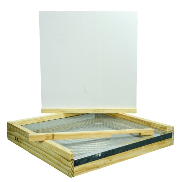 British National Screened Base with Varroa Tray – New Zealand Pine – Knot Free – Includes Entrance Reducer – Assembled