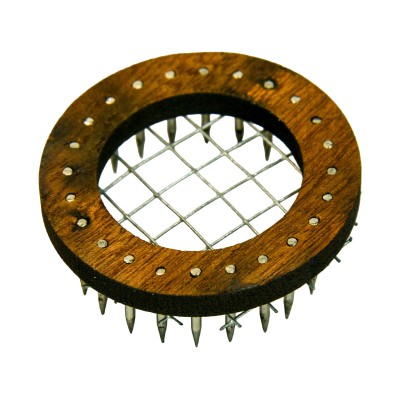 Crown of Thorns Queen Marker – 2 Pack – Metal Pins & Mesh – Handmade Beekeeping Tool